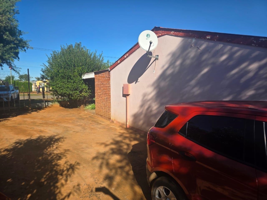 2 Bedroom Property for Sale in Roodepan Northern Cape